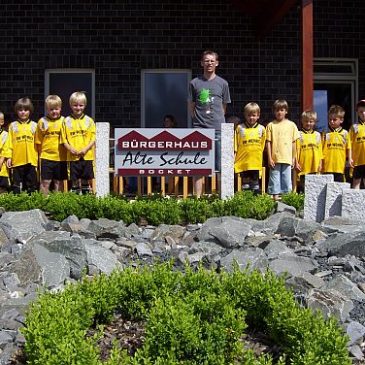 Jugendabteilung bei der Schlüsselübergabe des Bürgerhauses „Alte Schule“ in Bocket aktiv